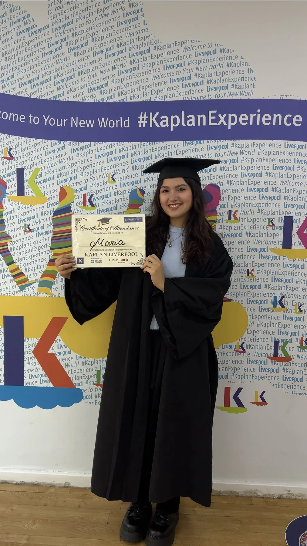 Participantes celebrando su experiencia de estudio en el extranjero